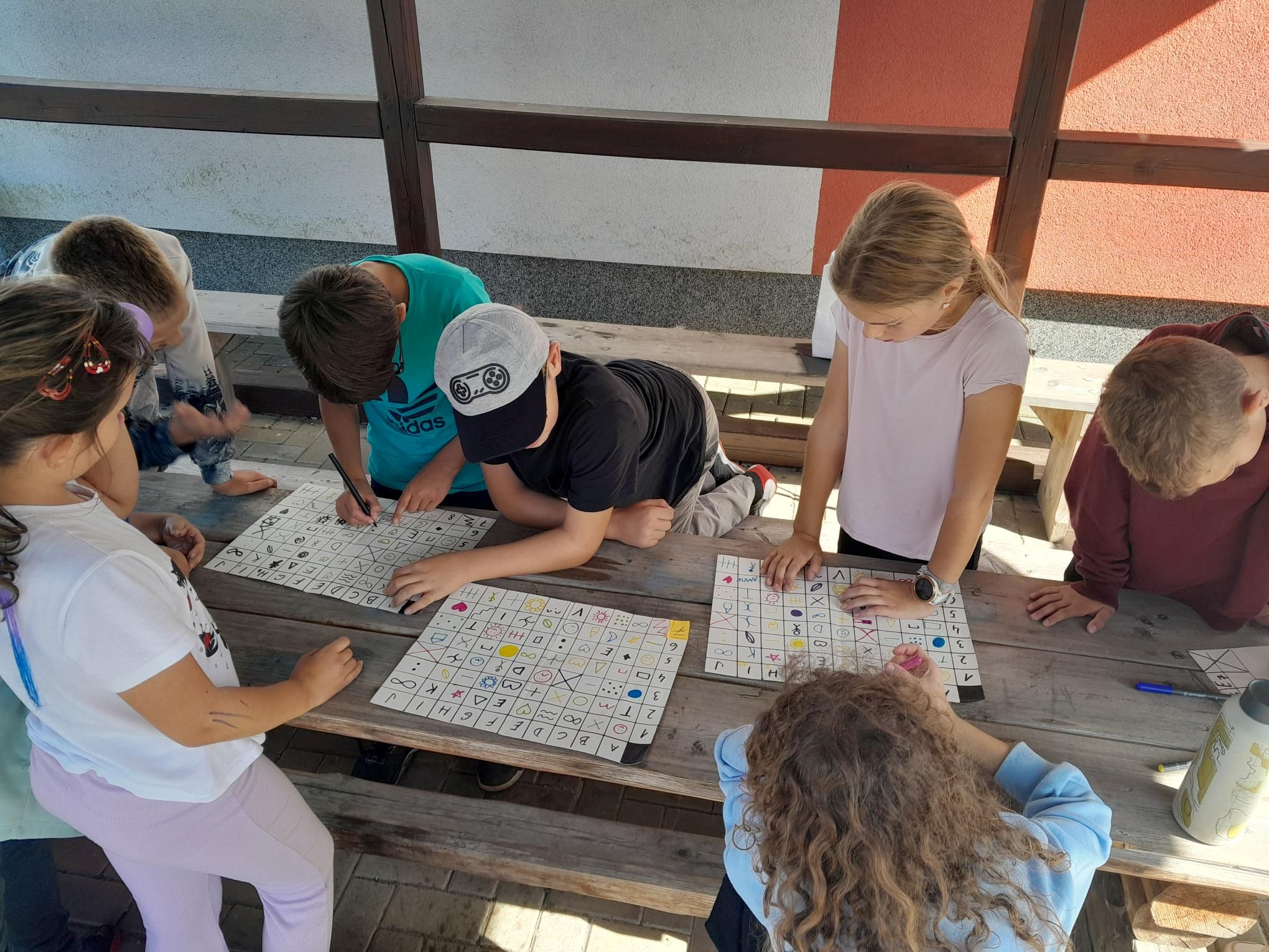 2.hodina DETEKTIVNÍ  AKADEMIE - Inovativní učení ŠD3 - Pohyblivé šifry - štafeta